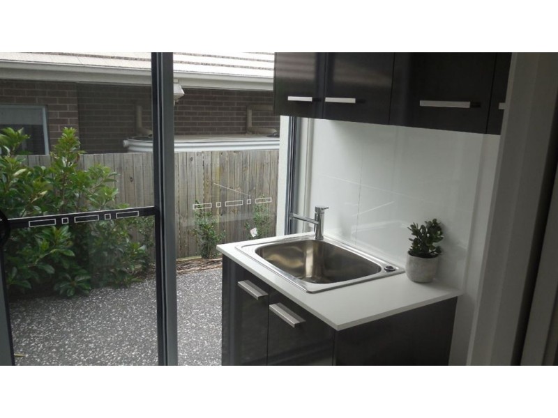 112 Valentine circuit, Augustine Heights QLD 4300