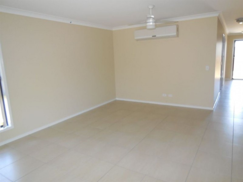 1/8 Robert Place, Yamanto QLD 4305