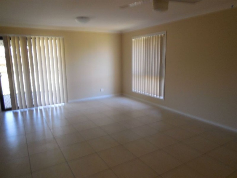 1/8 Robert Place, Yamanto QLD 4305