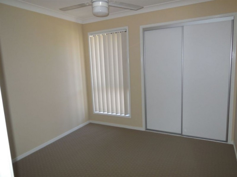 1/8 Robert Place, Yamanto QLD 4305