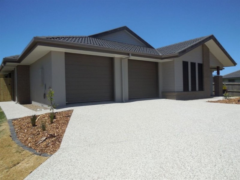 2/8 Robert Place, Yamanto QLD 4305