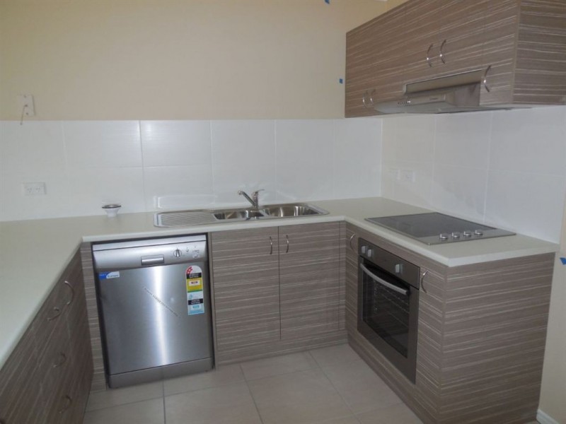 2/8 Robert Place, Yamanto QLD 4305