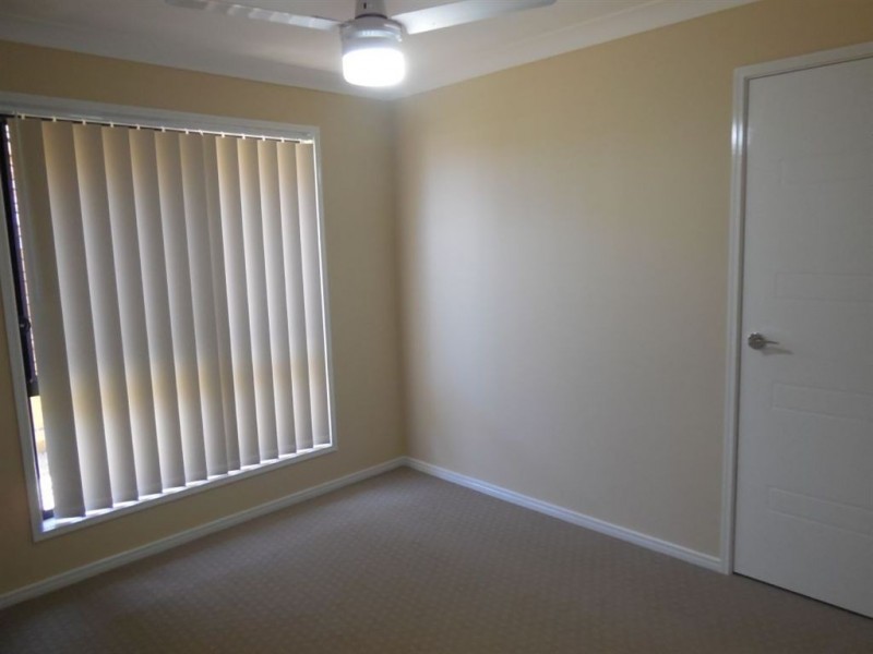 2/8 Robert Place, Yamanto QLD 4305