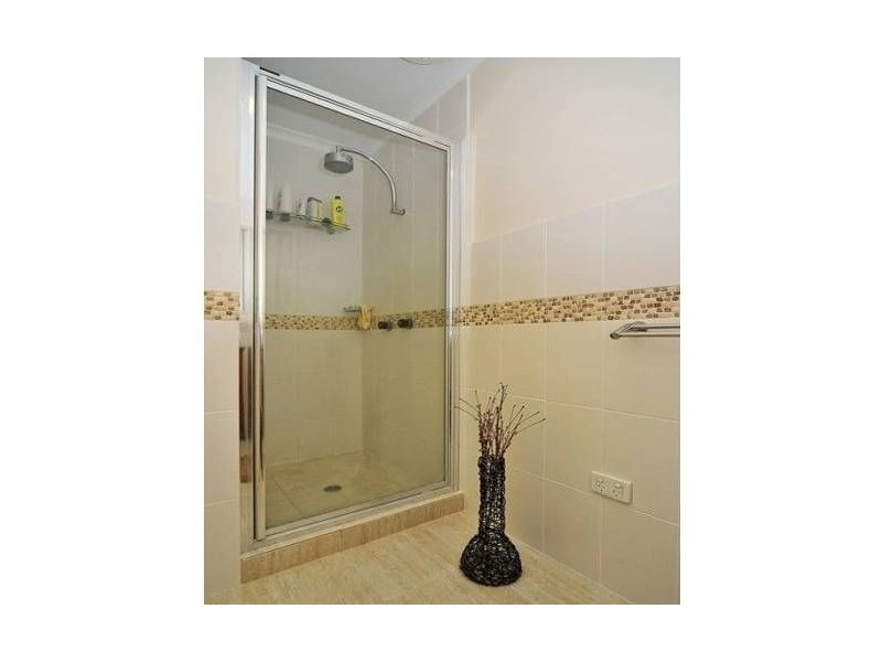 3/60 Cairns, Camira QLD 4300