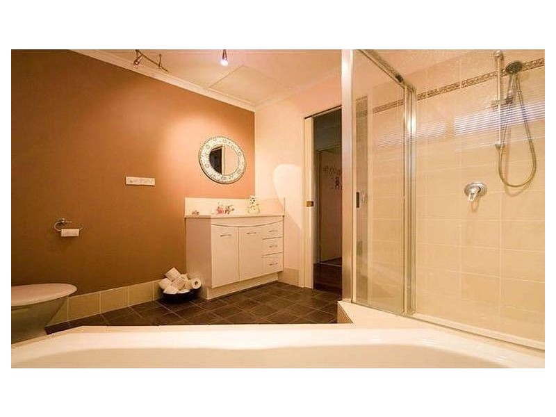 310 Old Logan Road, Camira QLD 4300