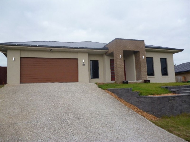 61 Bathersby Cresent, Augustine Heights QLD 4300