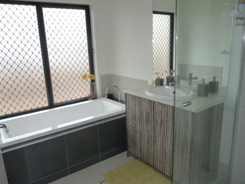 61 Bathersby Cresent, Augustine Heights QLD 4300