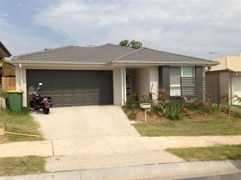 102 Valentine Cir, Augustine Heights QLD 4300