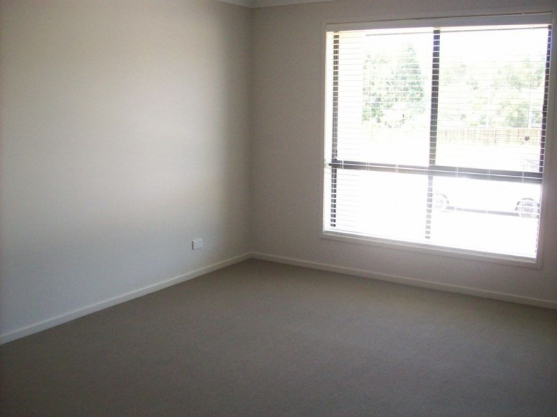 102 Valentine Cir, Augustine Heights QLD 4300