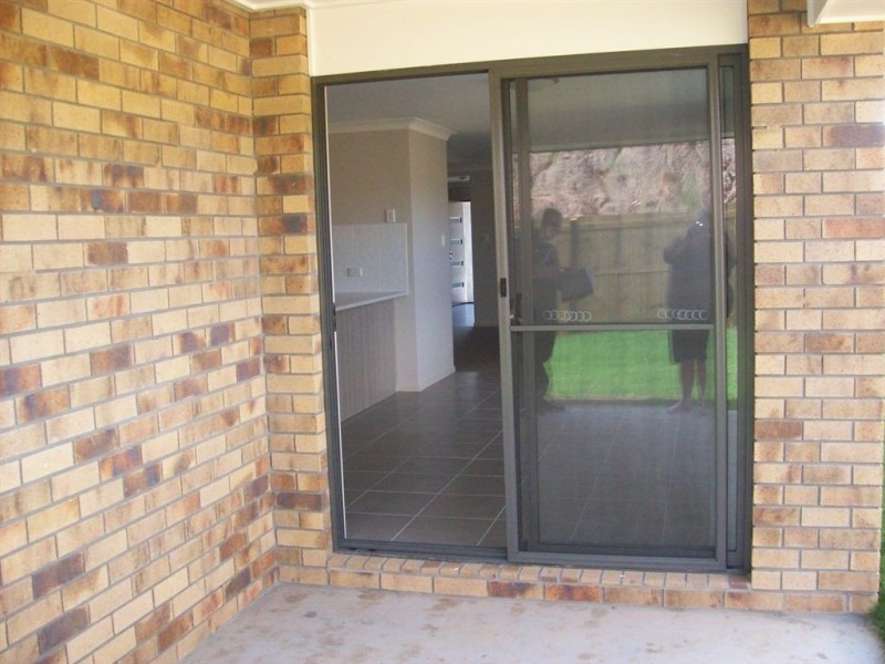 102 Valentine Cir, Augustine Heights QLD 4300