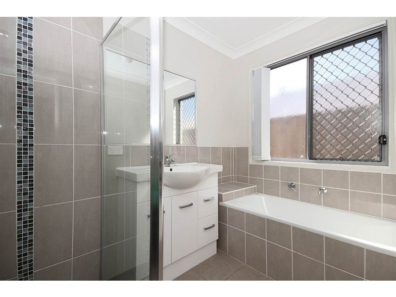 26 Bathersby Cresent, Augustine Heights QLD 4300