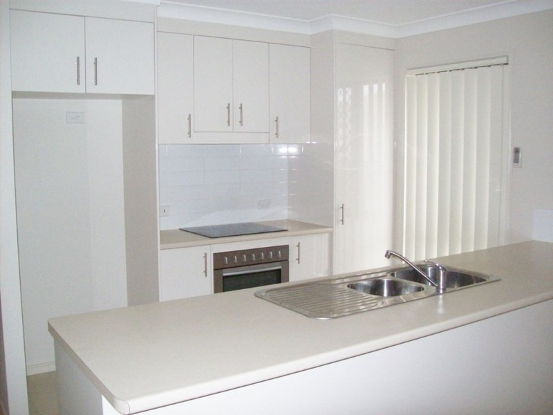 16 Grampian St, Springfield Lakes QLD 4300