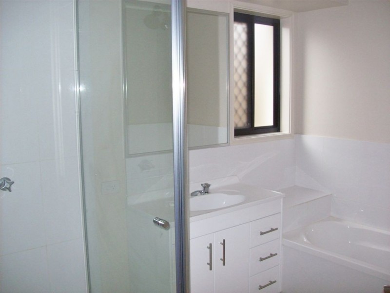 16 Grampian St, Springfield Lakes QLD 4300