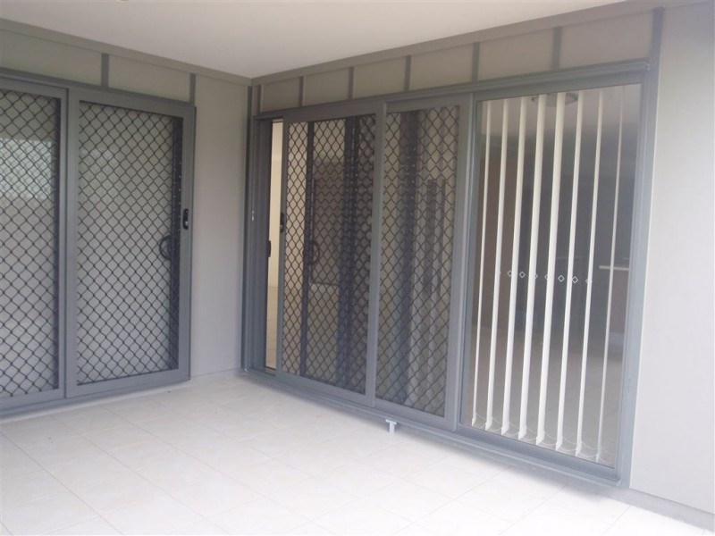 22 Freesia close, Springfield Lakes QLD 4300