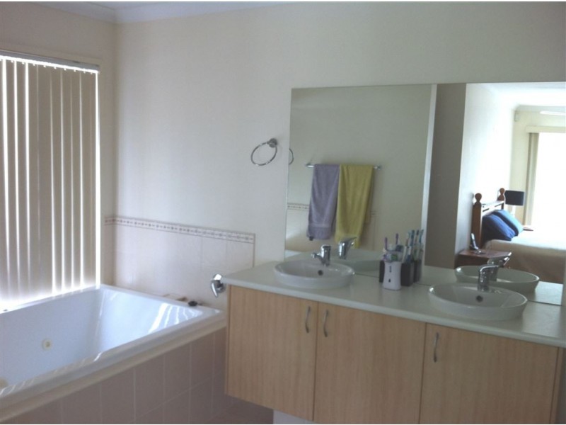 19 Chance Court, Springfield Lakes QLD 4300