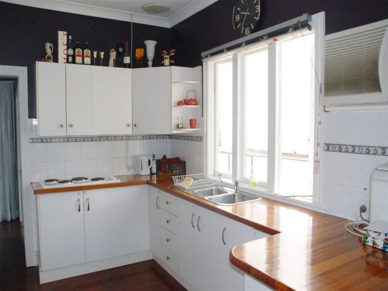 8 Addison Road, Camira QLD 4300
