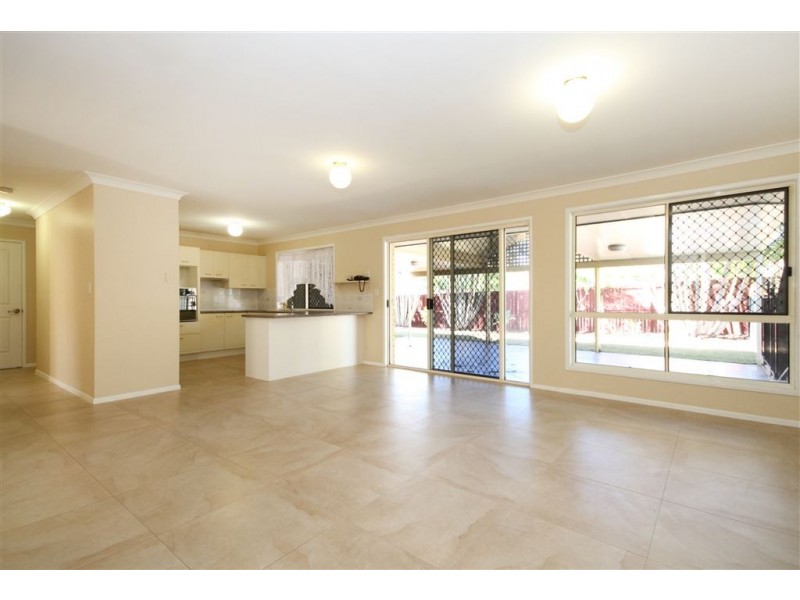 2 Crestwood Drive, Camira QLD 4300