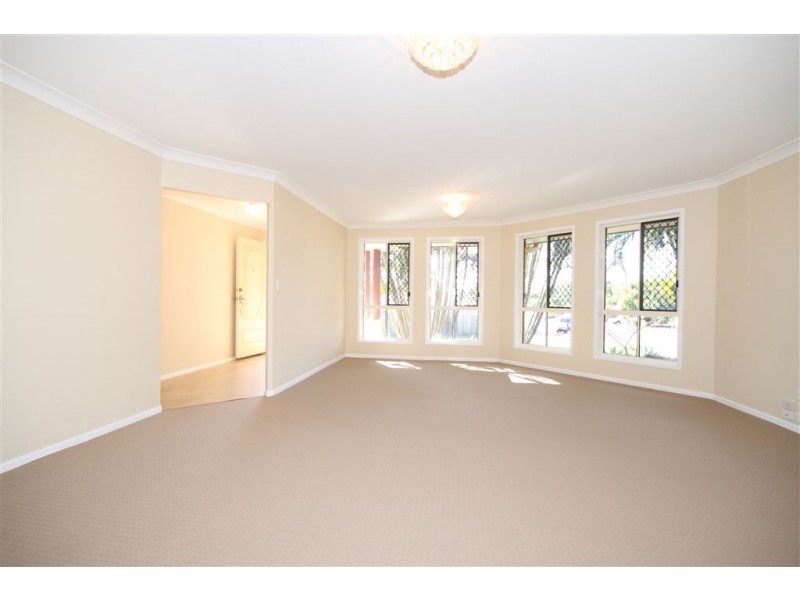 2 Crestwood Drive, Camira QLD 4300