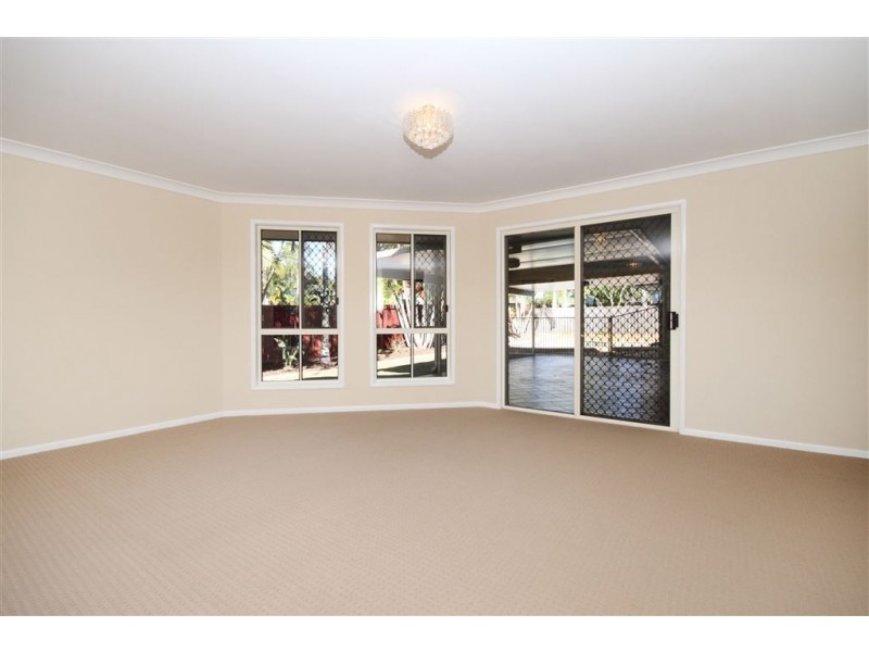 2 Crestwood Drive, Camira QLD 4300