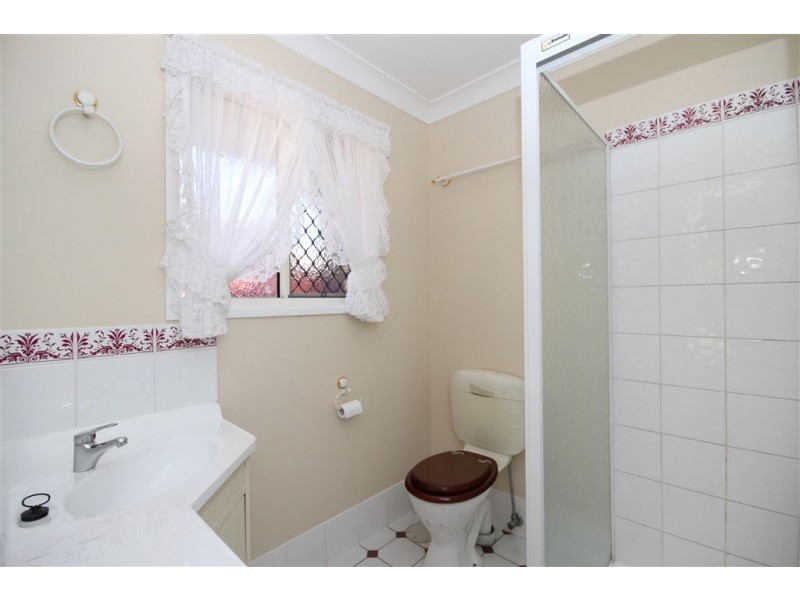 2 Crestwood Drive, Camira QLD 4300