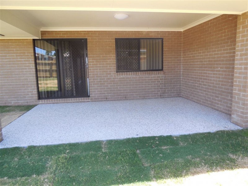 1/8 Robert Pl, Yamanto QLD 4305