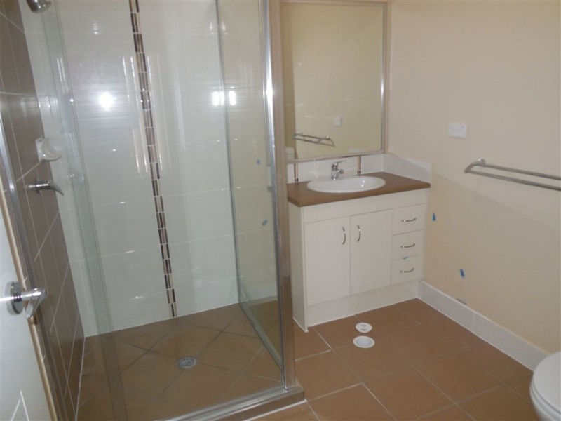 1/8 Robert Pl, Yamanto QLD 4305
