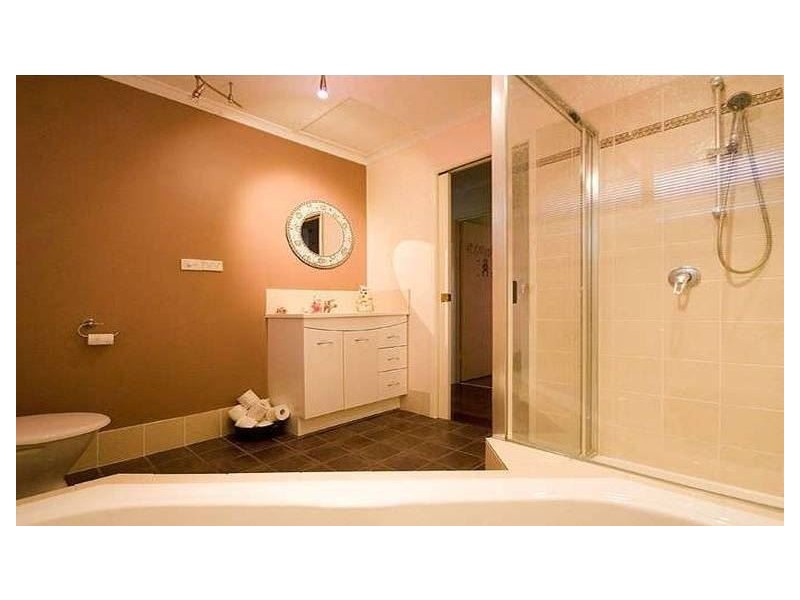 310 Old Logan Road, Camira QLD 4300