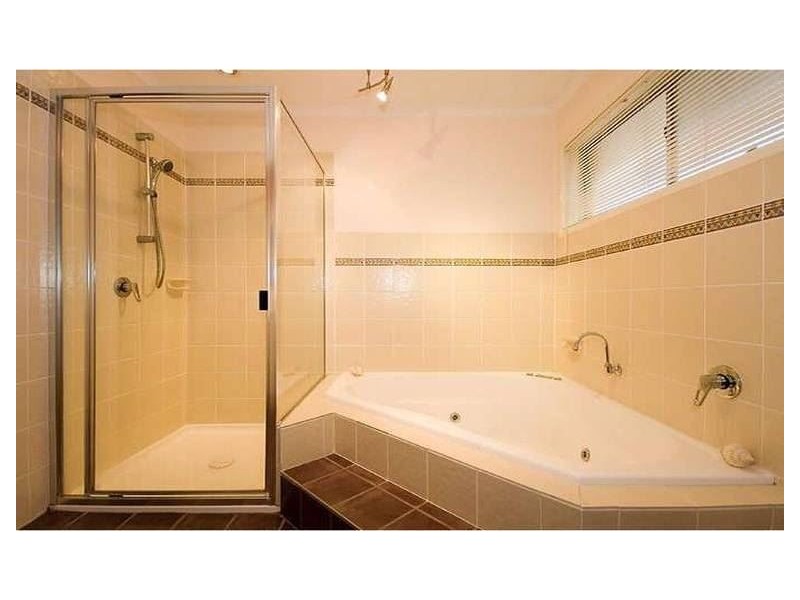 310 Old Logan Road, Camira QLD 4300