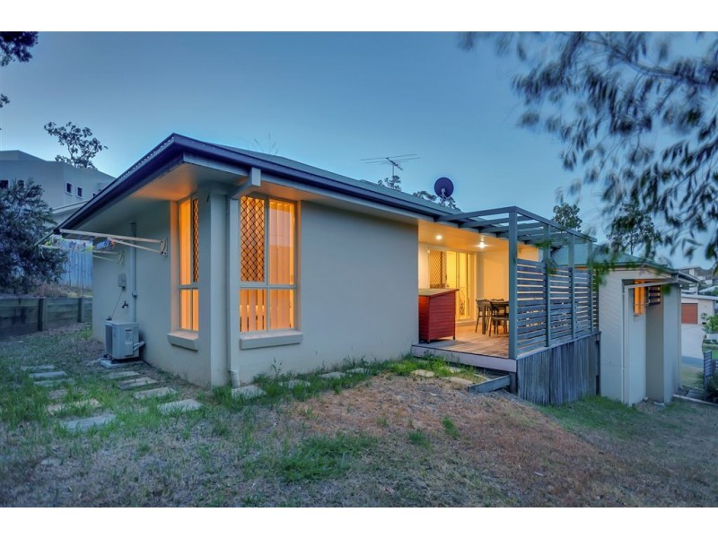 6 Seanna Place, Brookwater QLD 4300