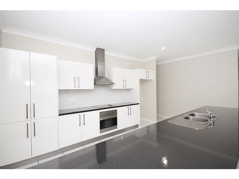 54 Canarvon Avenue, Springfield Lakes QLD 4300