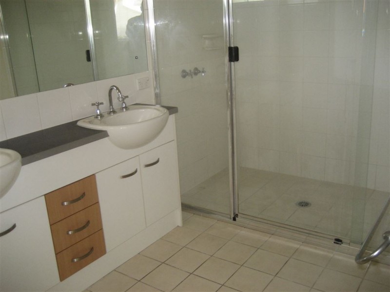 80 Greenway Circuit, Mount Ommaney QLD 4074