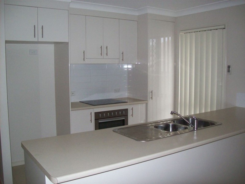 16 Grampian St, Springfield Lakes QLD 4300