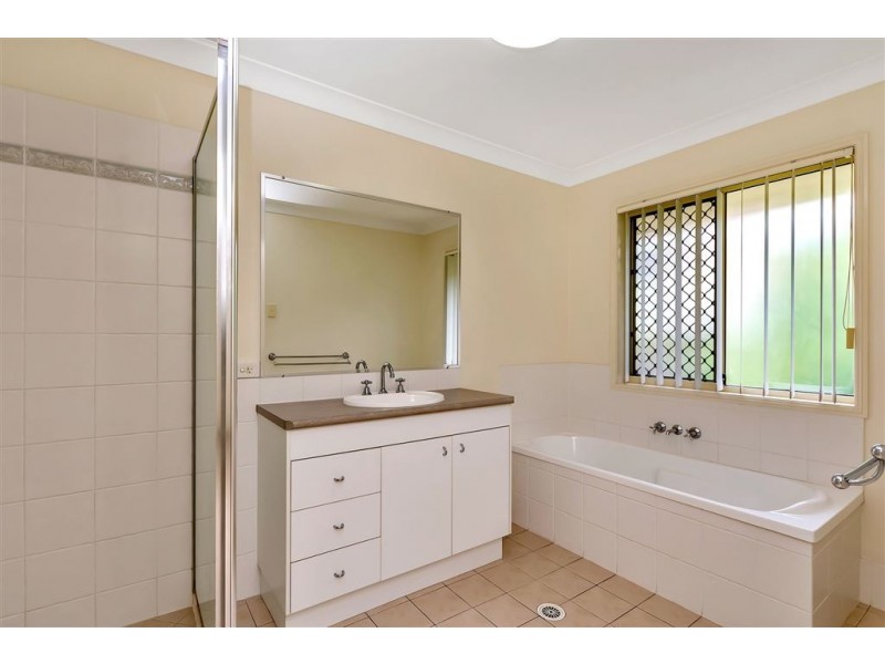 27 Oakview Cct, Brookwater QLD 4300