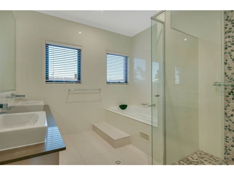 10 Seanna Place, Brookwater QLD 4300