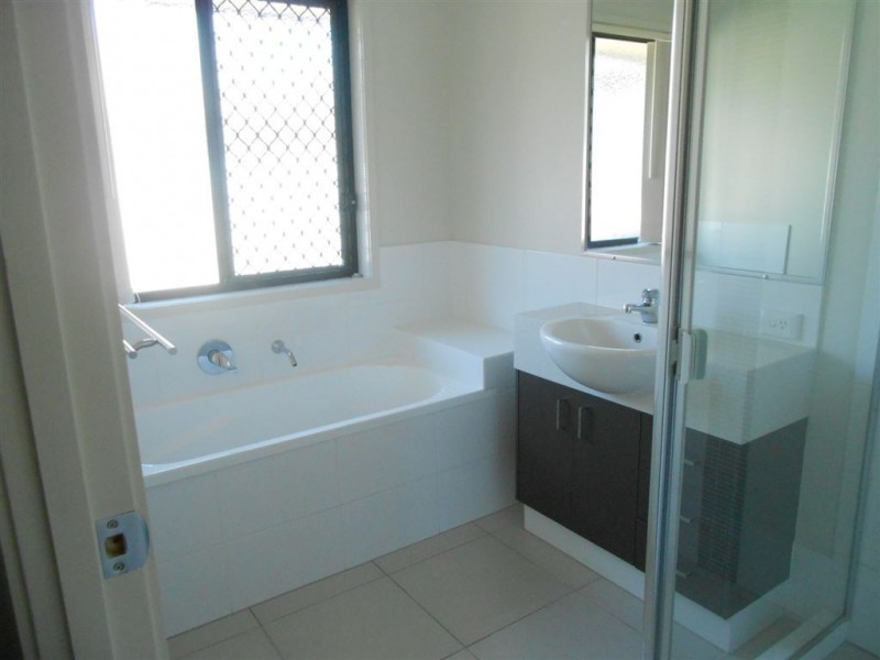 19 Pimento Place, Springfield Lakes QLD 4300