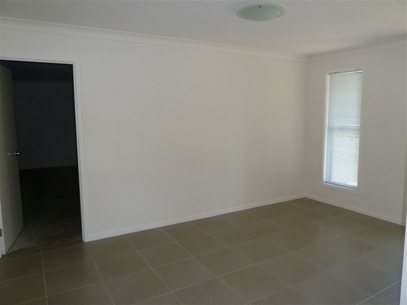 12 Dillon St, Augustine Heights QLD 4300