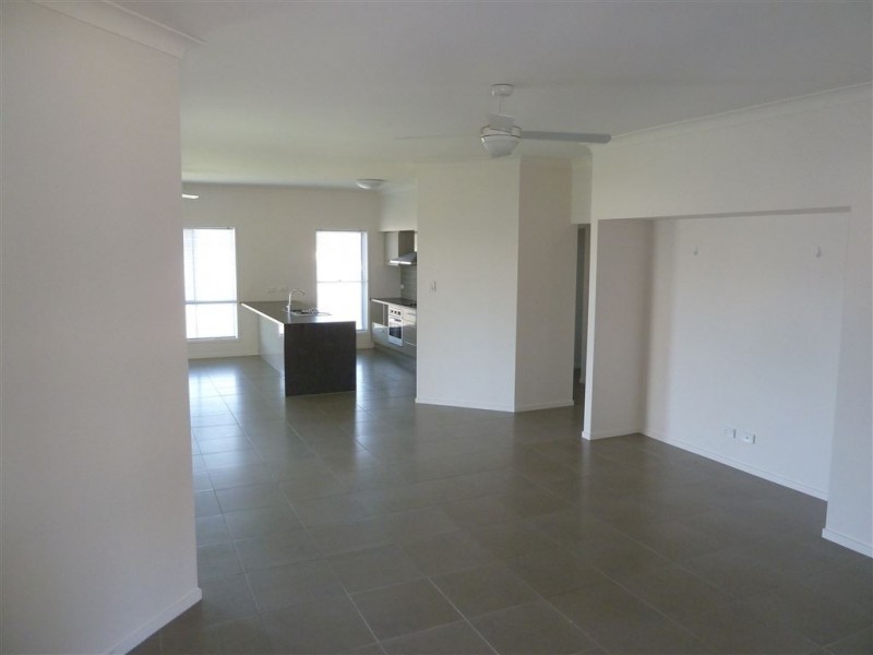 12 Dillon St, Augustine Heights QLD 4300