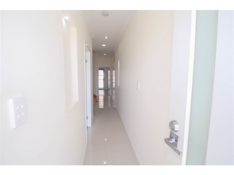 1/2 Neroli Drive, Springfield Lakes QLD 4300