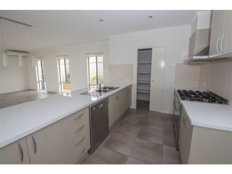 37 Trinity Crescent, Augustine Heights QLD 4300