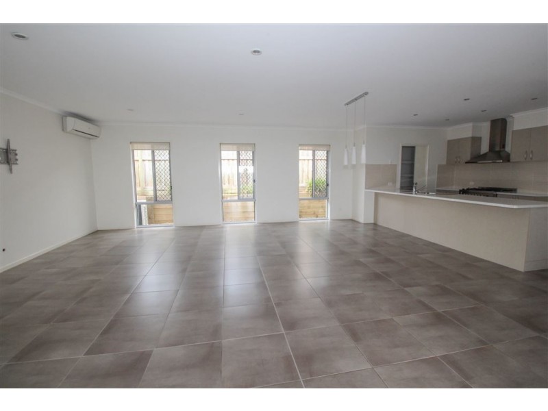 37 Trinity Crescent, Augustine Heights QLD 4300