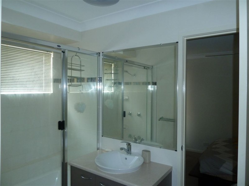 17 Esperance Cres, Springfield Lakes QLD 4300