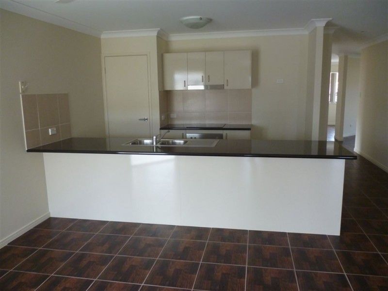 69 Valentine Cir, Augustine Heights QLD 4300