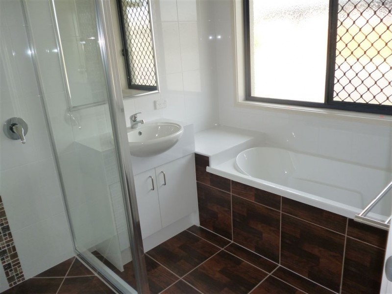 69 Valentine Cir, Augustine Heights QLD 4300