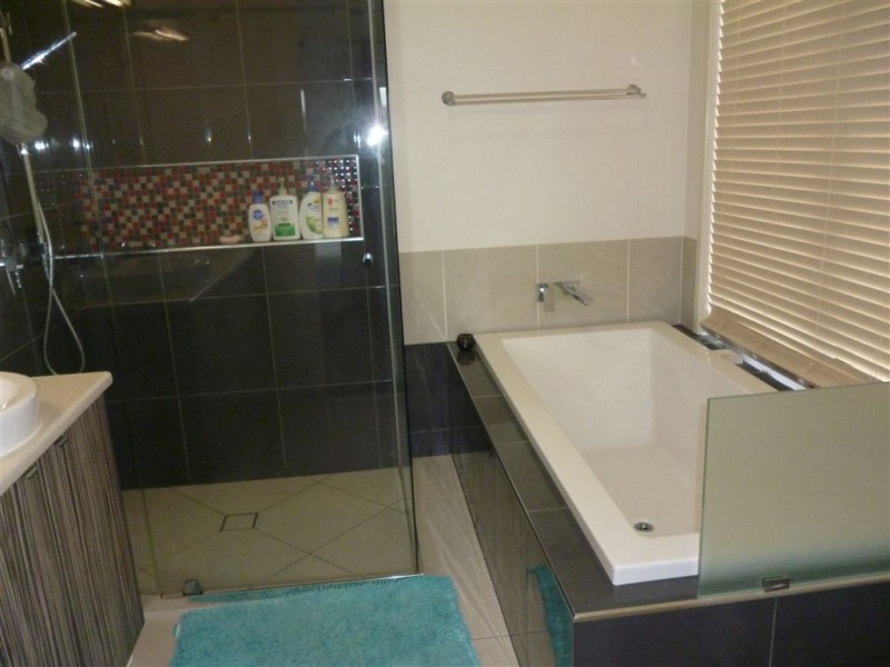 61 Bathersby Cres, Augustine Heights QLD 4300