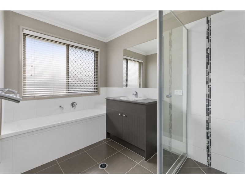 29 Eustace Circuit, Augustine Heights QLD 4300