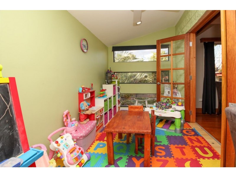 4 Vanessa Court, Camira QLD 4300