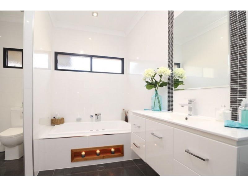 4 Vanessa Court, Camira QLD 4300