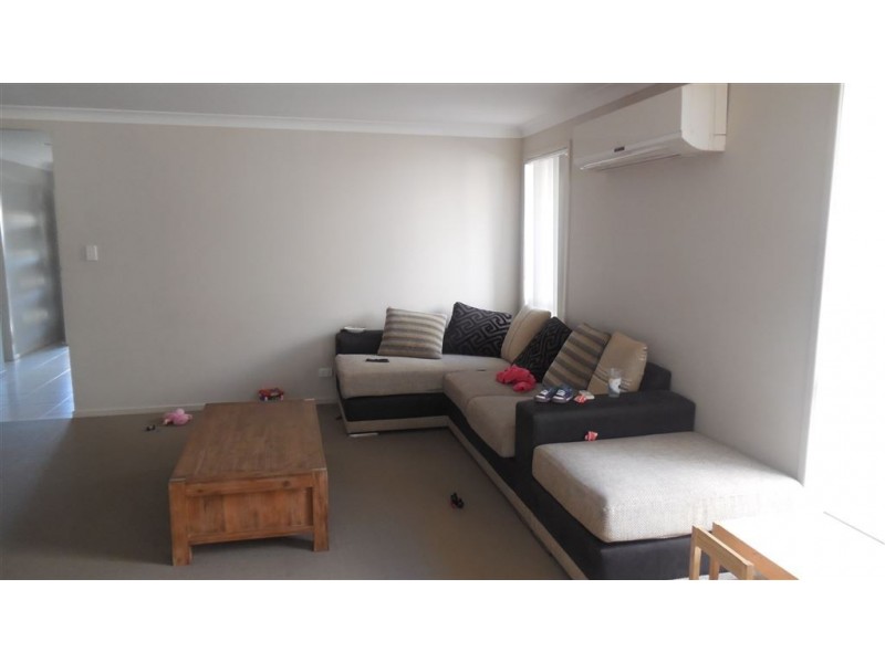 102 Valentine Cir, Augustine Heights QLD 4300