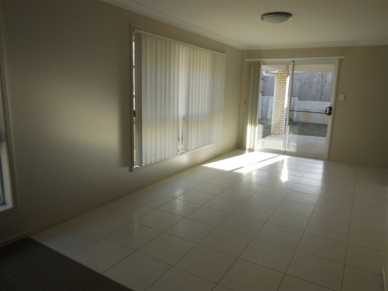 102 Valentine Cir, Augustine Heights QLD 4300