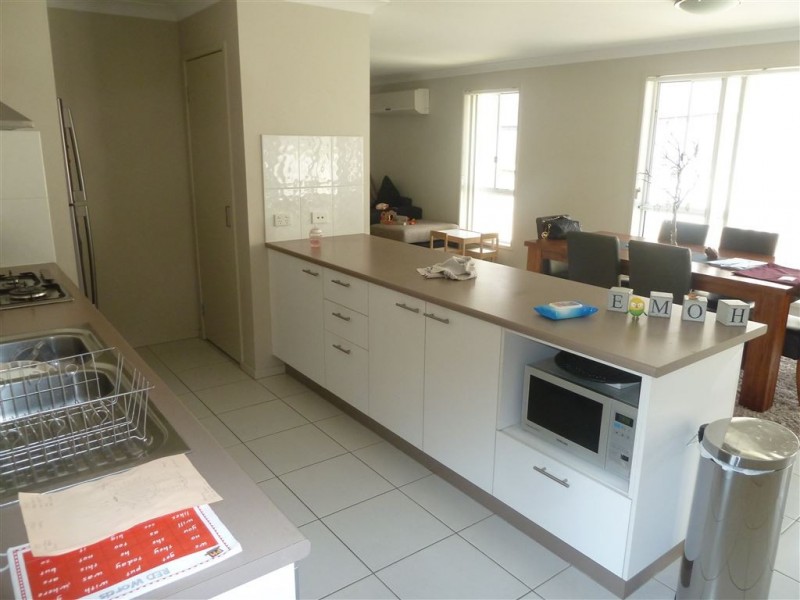102 Valentine Cir, Augustine Heights QLD 4300
